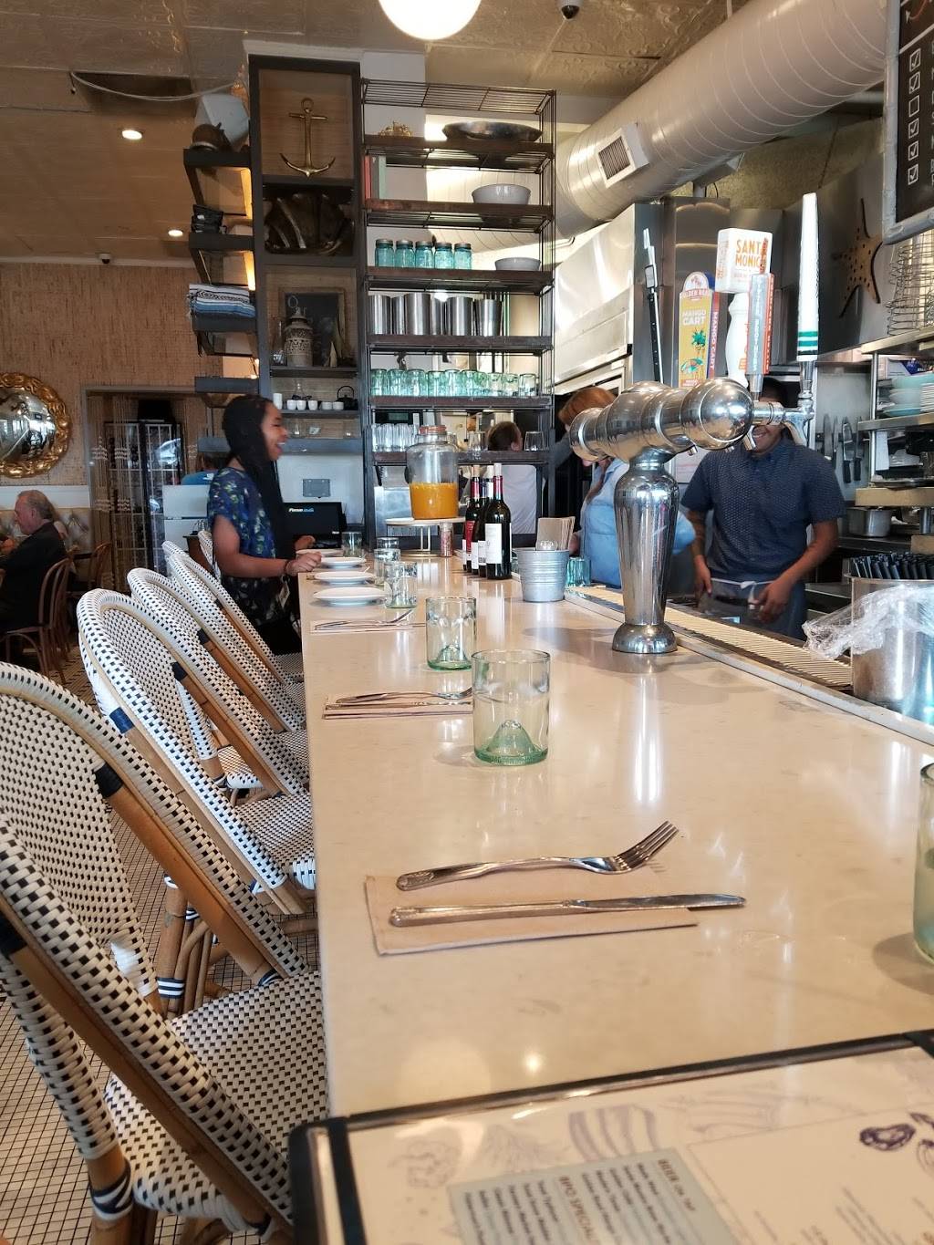 Blue Plate Oysterette | restaurant | 1355 Ocean Ave, Santa Monica, CA 90401, USA | 3105763474 OR +1 310-576-3474