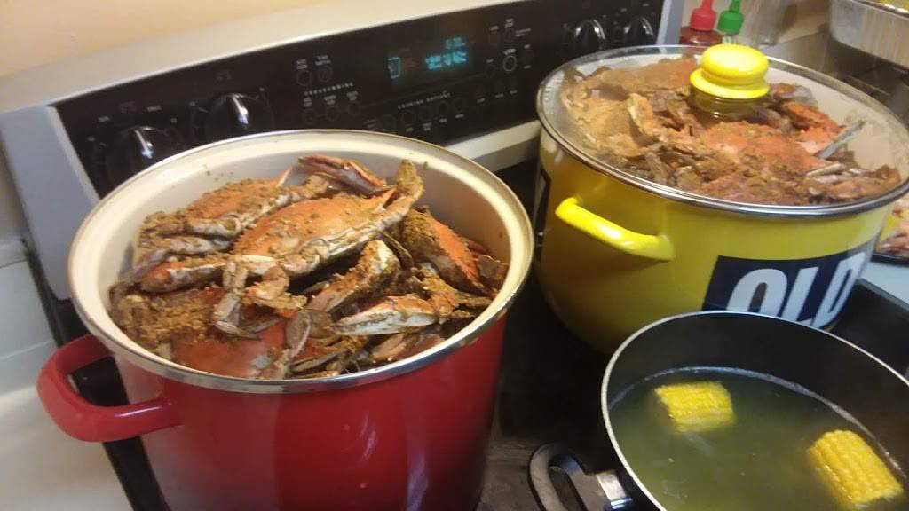 Salty Dogs Crab House Inc | restaurant | 4011 North Point Blvd, Dundalk, MD 21222, USA | 4103880515 OR +1 410-388-0515