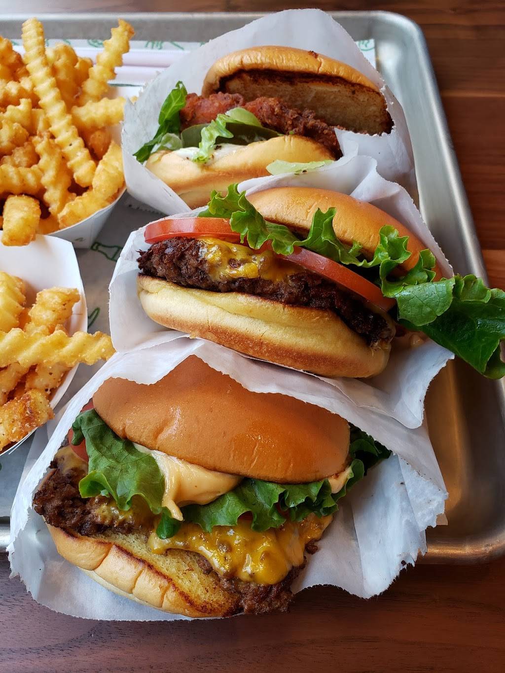 Shake Shack | restaurant | 4005 The Strand W, Columbus, OH 43219, USA | 6144077728 OR +1 614-407-7728