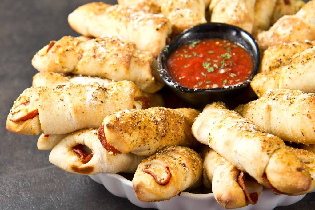 Upper Crust Pizza & Chicken | meal delivery | 15320 Detroit Ave, Lakewood, OH 44107, USA | 2162268888 OR +1 216-226-8888