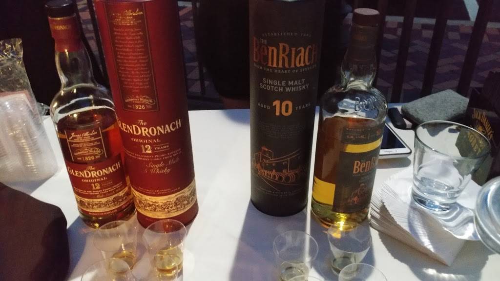 Corner Bistro | night club | 9823 Tapestry Park Circle, Jacksonville, FL 32246, USA | 9046191931 OR +1 904-619-1931