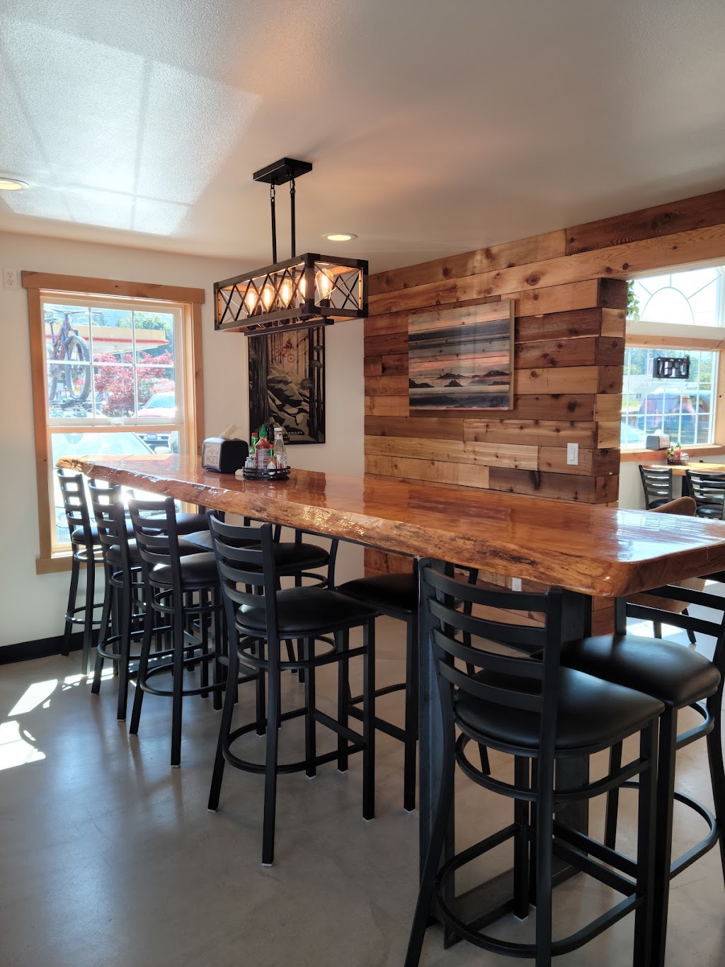 Moes Darrington | cafe | 1080 Seeman St, Darrington, WA 98241, USA | 3604361555 OR +1 360-436-1555