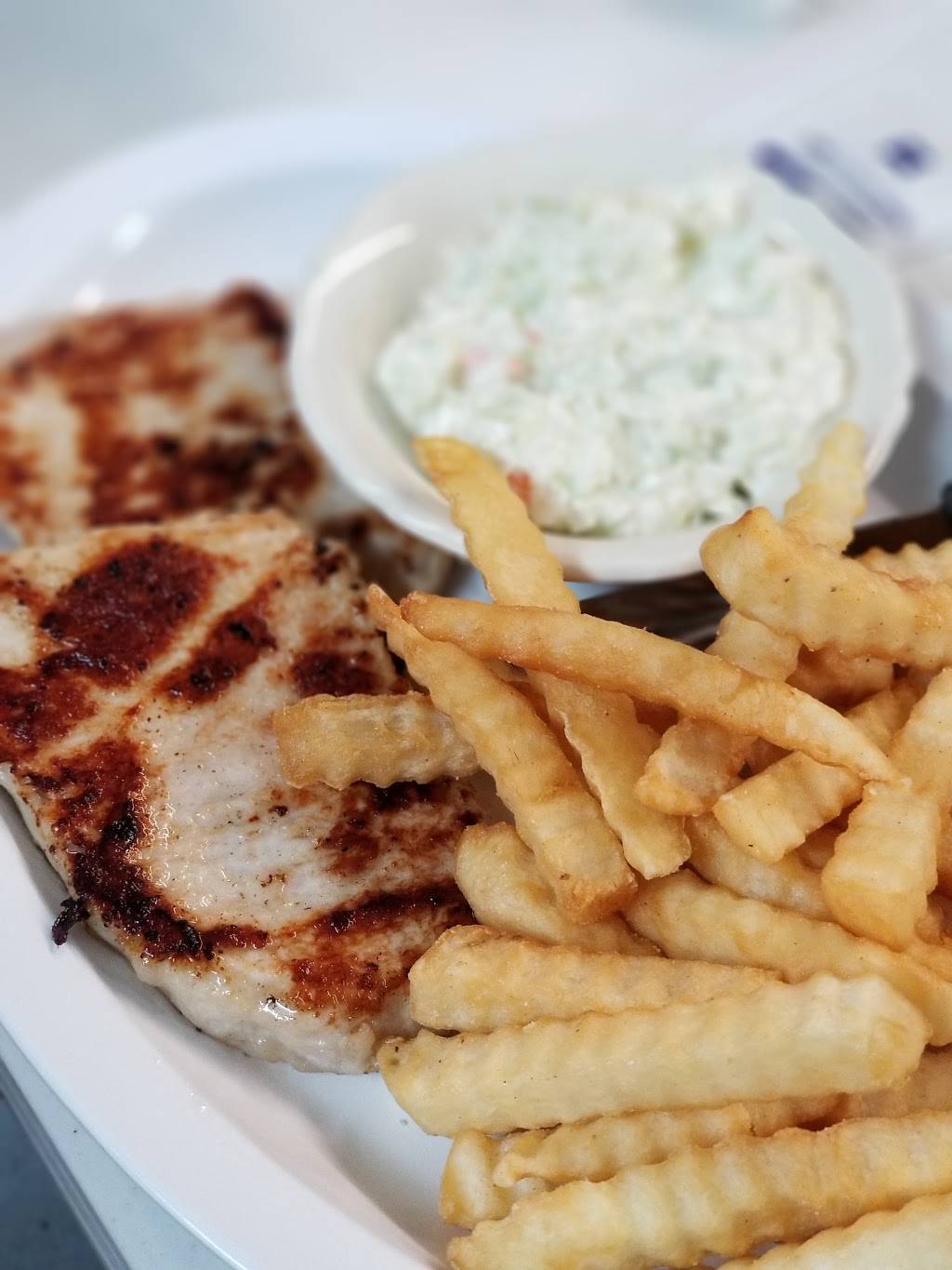 Horseshoe Grill | restaurant | 3371 State Hwy 1590, Albany, KY 42602, USA | 6063874877 OR +1 606-387-4877