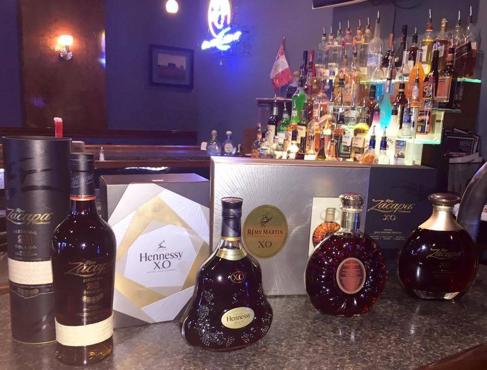 Shark Lounge | restaurant | 25 Pawtucket Ave, Pawtucket, RI 02860, USA | 4017243300 OR +1 401-724-3300