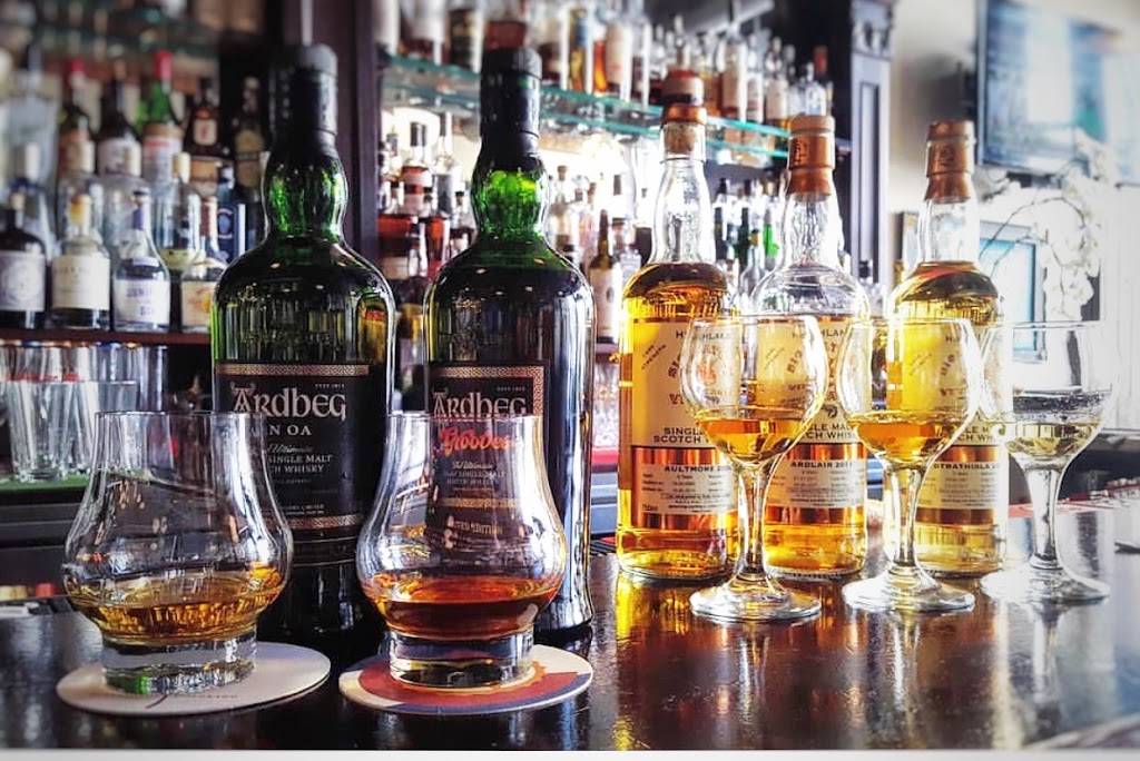 The Glunz Tavern | restaurant | 1202 N Wells St, Chicago, IL 60610, USA | 3126423001 OR +1 312-642-3001