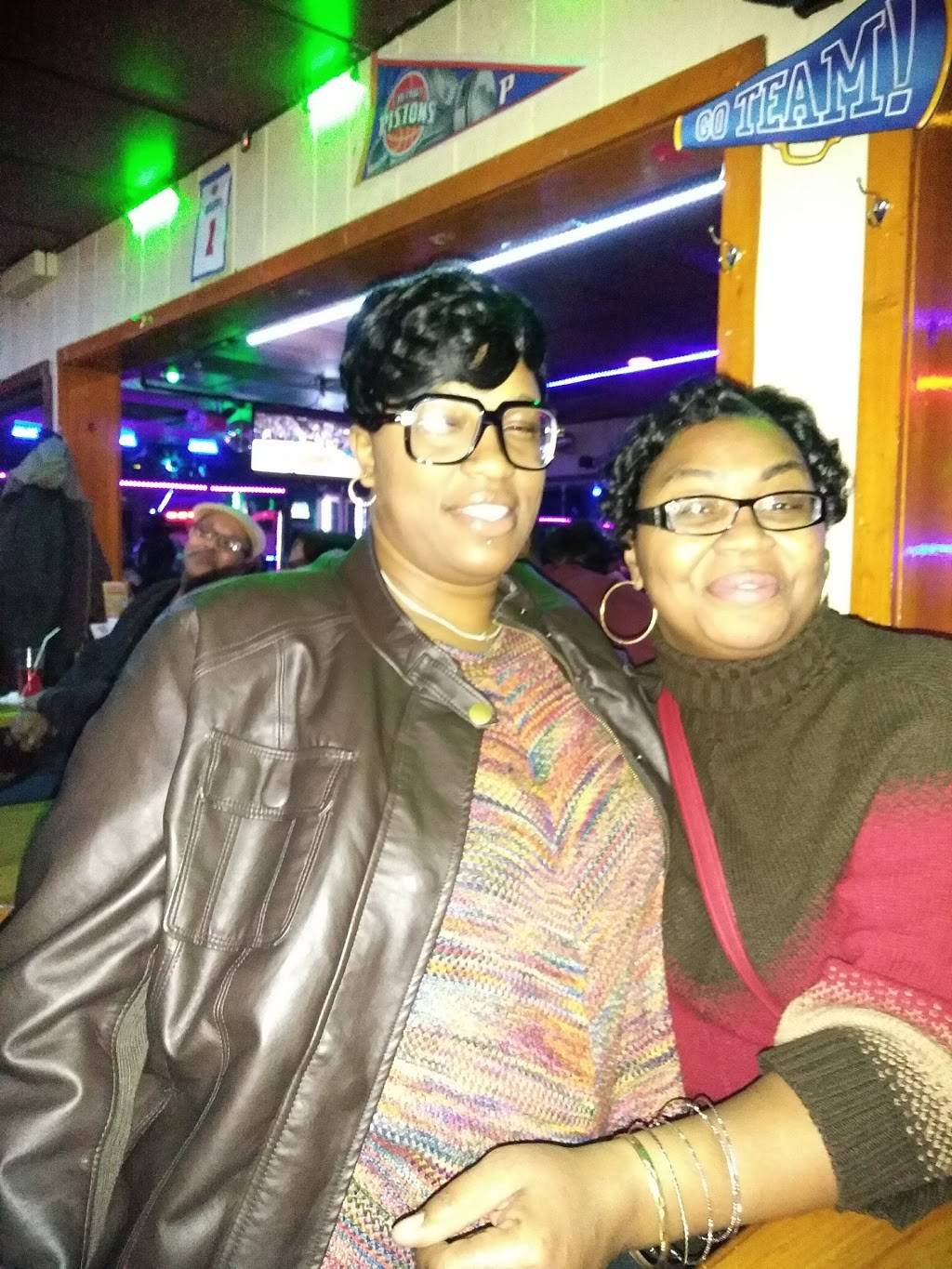 Rubes Bar & Grill | restaurant | 1117 N Chevrolet Ave, Flint, MI 48504, USA | 8103912951 OR +1 810-391-2951