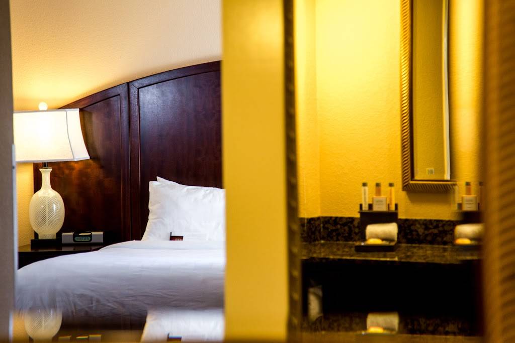 The Plaza Suites Hotel Silicon Valley | restaurant | 3100 Lakeside Dr, Santa Clara, CA 95054, USA | 4087489800 OR +1 408-748-9800