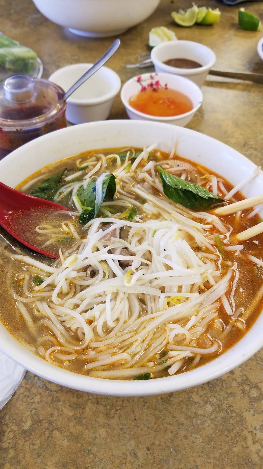 Bun Bo Hue Co Do 1 | restaurant | 10720 Kingspoint Rd b, Houston, TX 77075, USA | 2818881992 OR +1 281-888-1992