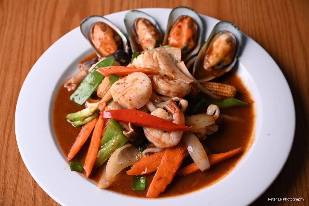 Chang Kao Thai Cuisine | restaurant | 6233 14th St W, Bradenton, FL 34207, USA | 9417392217 OR +1 941-739-2217