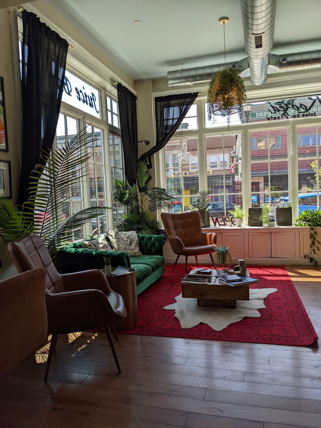 DiPrinzios Kitchen & Cocktails | restaurant | 428 Riverside Dr Suite 1, Clayton, NY 13624, USA | 3152855215 OR +1 315-285-5215