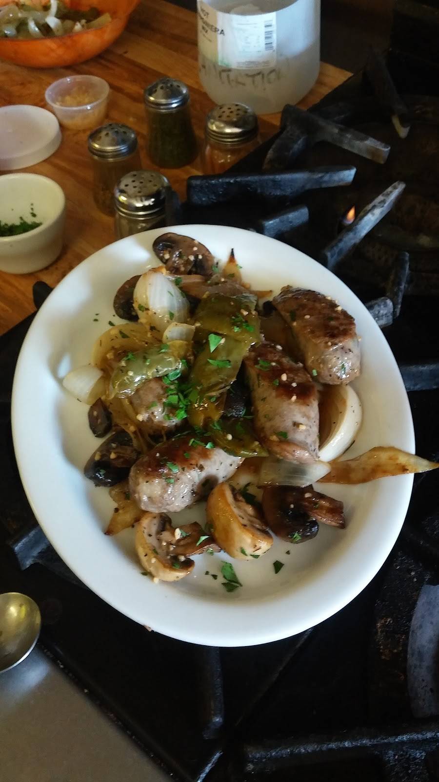 Martins Corner | restaurant | 2058 W 22nd Pl, Chicago, IL 60608, USA | 7738475515 OR +1 773-847-5515