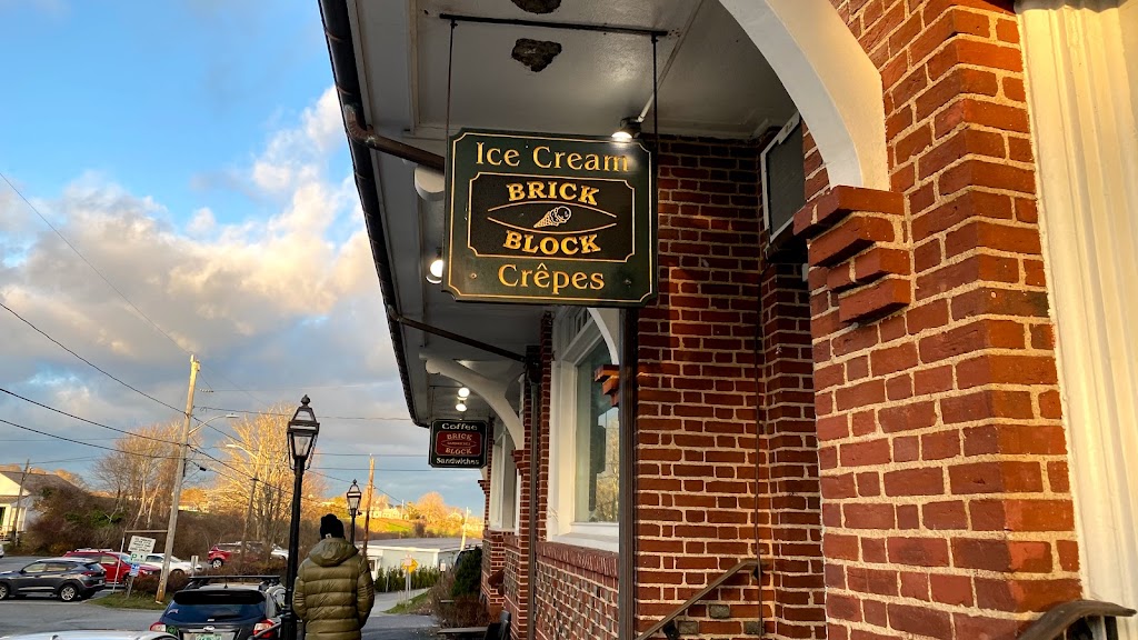 Brick Block Ice Cream and Crepe shop | restaurant | 10 Chatham Bars Ave, Chatham, MA 02633, USA | 7748367217 OR +1 774-836-7217