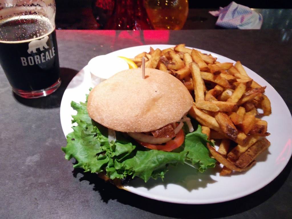 Chez Victor | restaurant | 2875 Boulevard Laurier, Québec, QC G1V 2M2, Canada | 4189779123 OR +1 418-977-9123