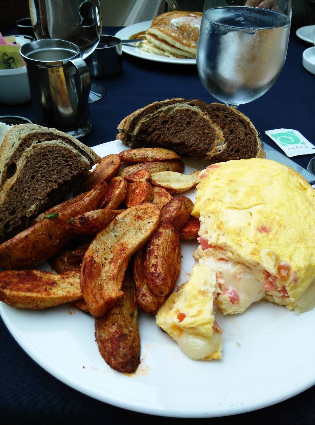 NoLo Bistro & Bar | restaurant | 160 Pawtucket Blvd, Tyngsborough, MA 01879, USA | 9786494400 OR +1 978-649-4400