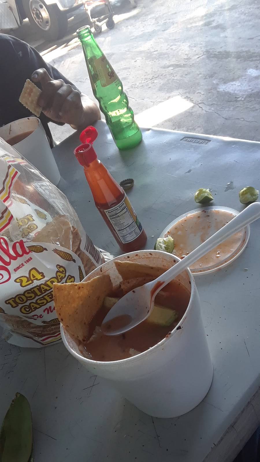 El Peri Mariscos | restaurant | 7701 S Central Ave, Los Angeles, CA 90001, USA | 3232520155 OR +1 323-252-0155