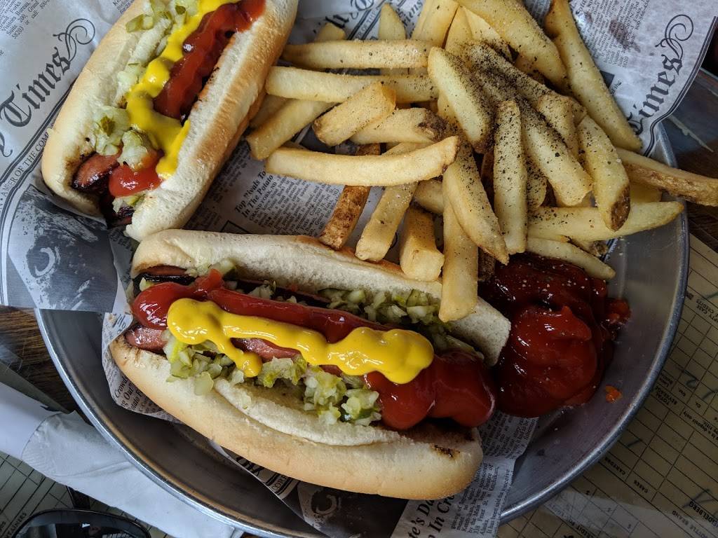 Blue Dog Tavern | restaurant | 638 Stocking Ave NW, Grand Rapids, MI 49504, USA | 6166086050 OR +1 616-608-6050