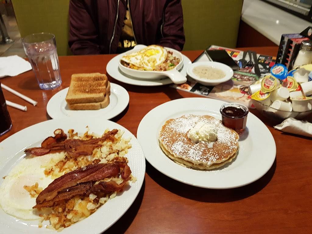 Hollywood Grill | restaurant | 2246, 1601 W North Ave, Chicago, IL 60622, USA | 7733951818 OR +1 773-395-1818