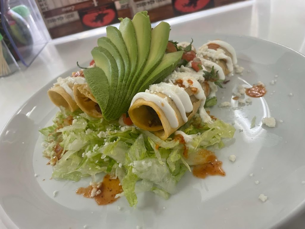 El Toro Liquor &Taqueria | restaurant | 124 Abbott St, Salinas, CA 93901, USA | 8314245552 OR +1 831-424-5552