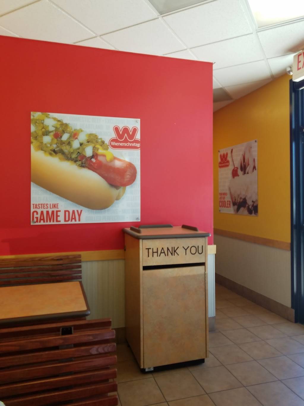 Wienerschnitzel | restaurant | 12951 Hesperia Rd #2, Victorville, CA 92392, USA | 7602417600 OR +1 760-241-7600