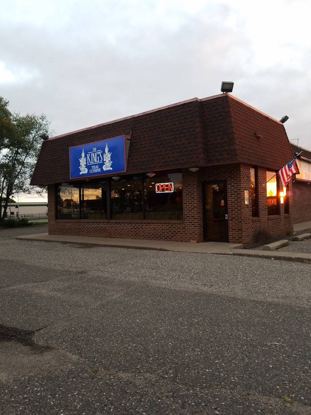 The Kings Thai Cuisine | restaurant | 7890 University Ave NE, Fridley, MN 55432, USA | 7635711188 OR +1 763-571-1188