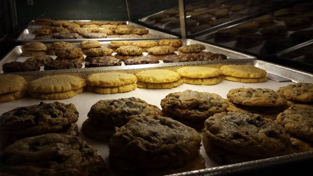 The Classic Cookie & Cafe | bakery | 409 W Gregory Blvd, Kansas City, MO 64114, USA | 8162148180 OR +1 816-214-8180