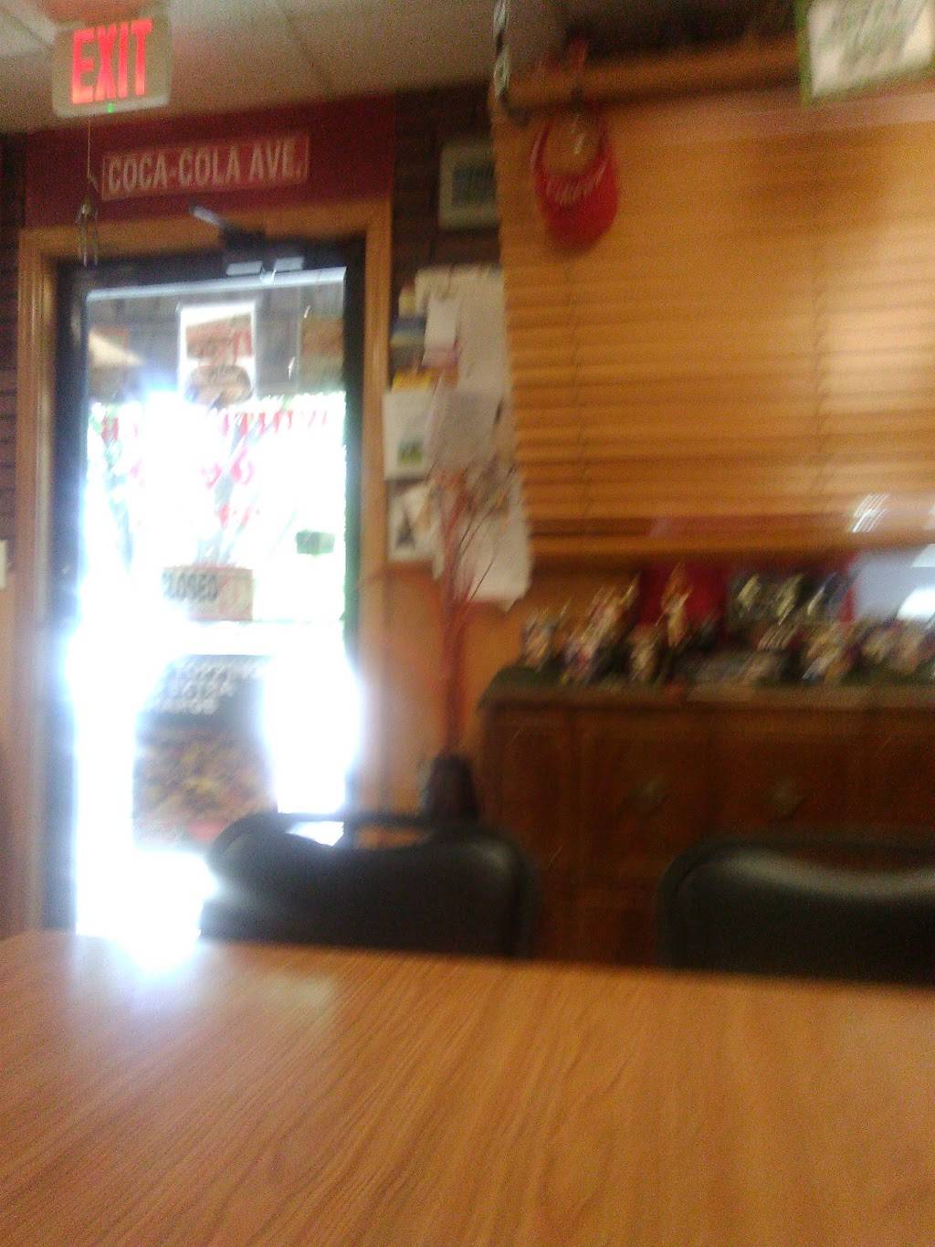 Whitewater Pizza Parlor | restaurant | 209 S Main St, Whitewater, KS 67154, USA | 3167992111 OR +1 316-799-2111