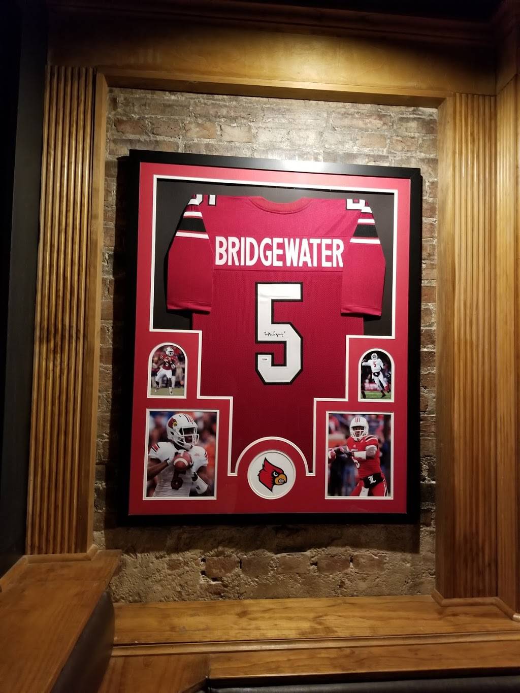 Bearnos Pizza | restaurant | 131 W Main St, Louisville, KY 40202, USA | 5025847437 OR +1 502-584-7437