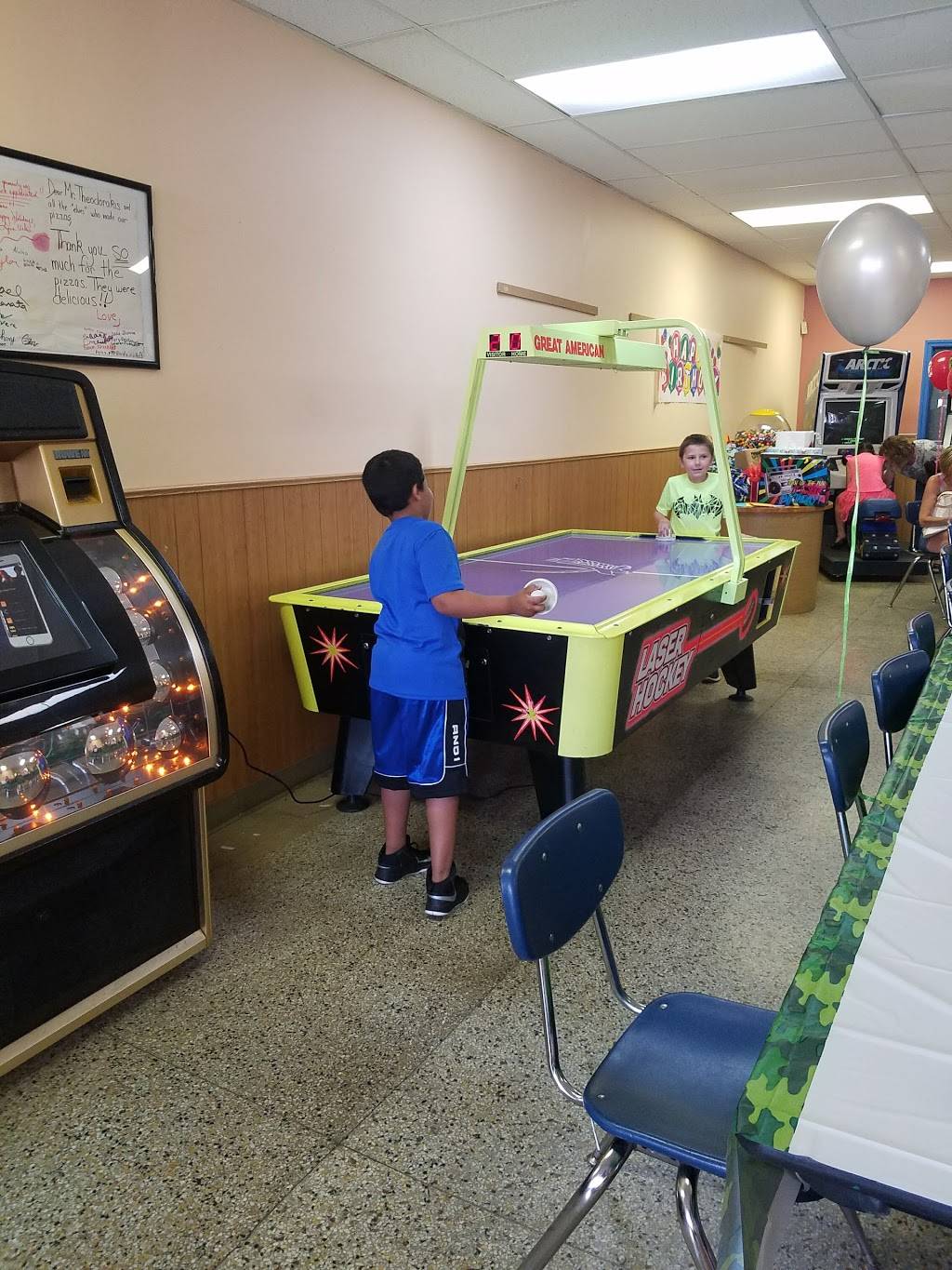 Elm Pizza | meal takeaway | 38 N Elm St, Westfield, MA 01085, USA | 4135682020 OR +1 413-568-2020