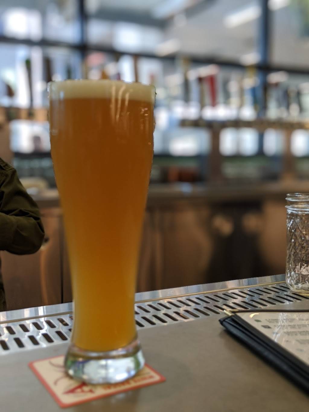 The Breakwater Tap Room | restaurant | 6400 Pacific Coast Hwy Ste A-100, Long Beach, CA 90803, USA | 5625988687 OR +1 562-598-8687