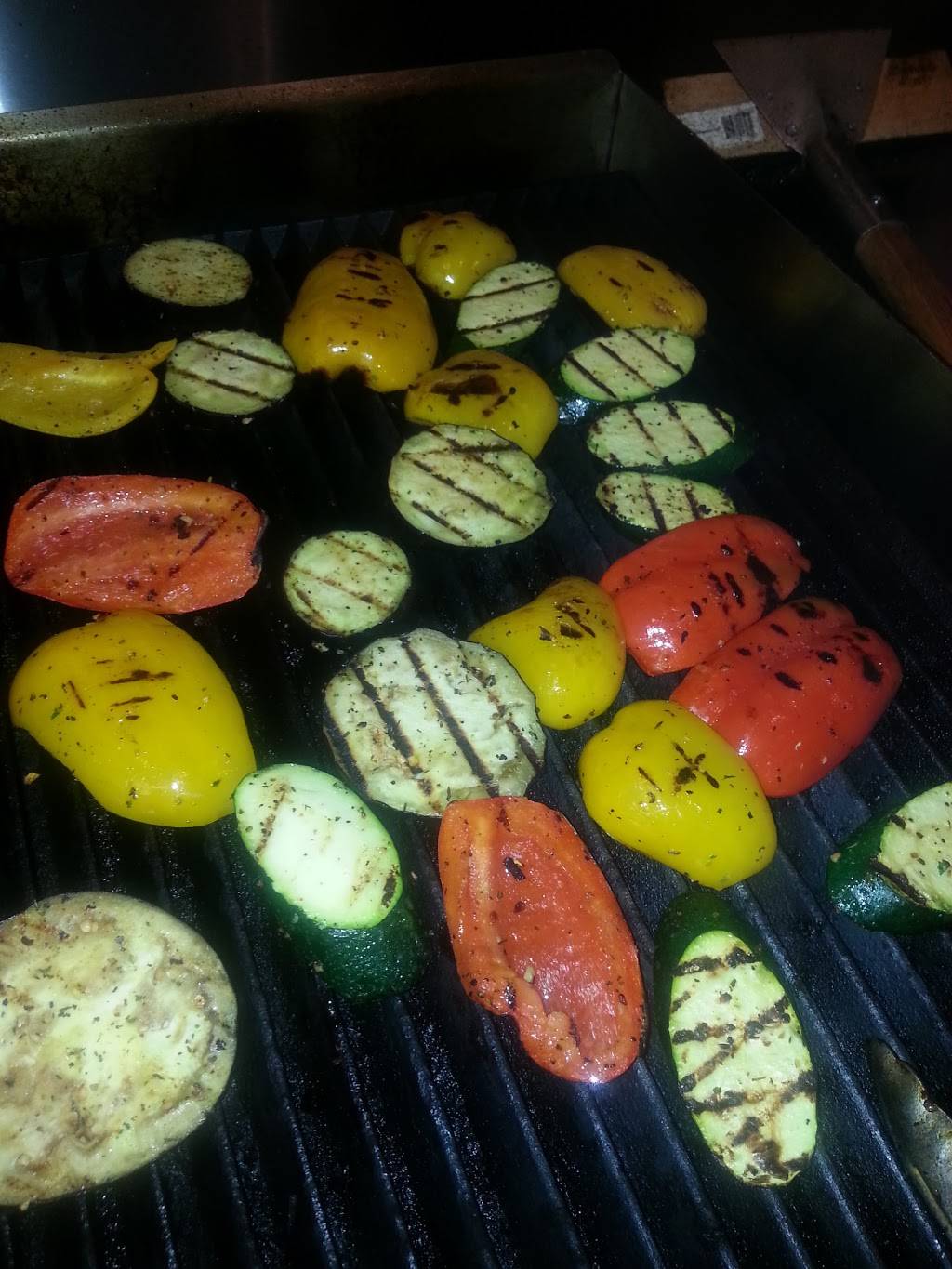 Capris Grill | restaurant | 205 Don Head Village Blvd, Richmond Hill, ON L4C 7R3, Canada | 9052373877 OR +1 905-237-3877