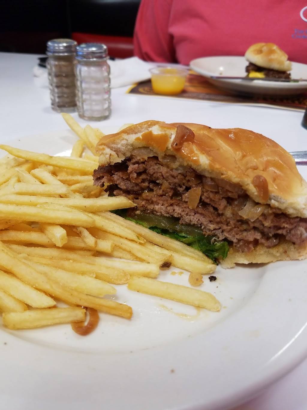 Steak n Shake | restaurant | 2717 S Hurstbourne Pkwy, Louisville, KY 40220, USA | 5024913397 OR +1 502-491-3397