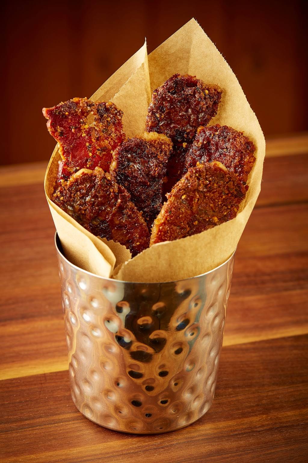 Twin Peaks | restaurant | 17W744 22nd St, Oakbrook Terrace, IL 60181, USA | 3313077940 OR +1 331-307-7940