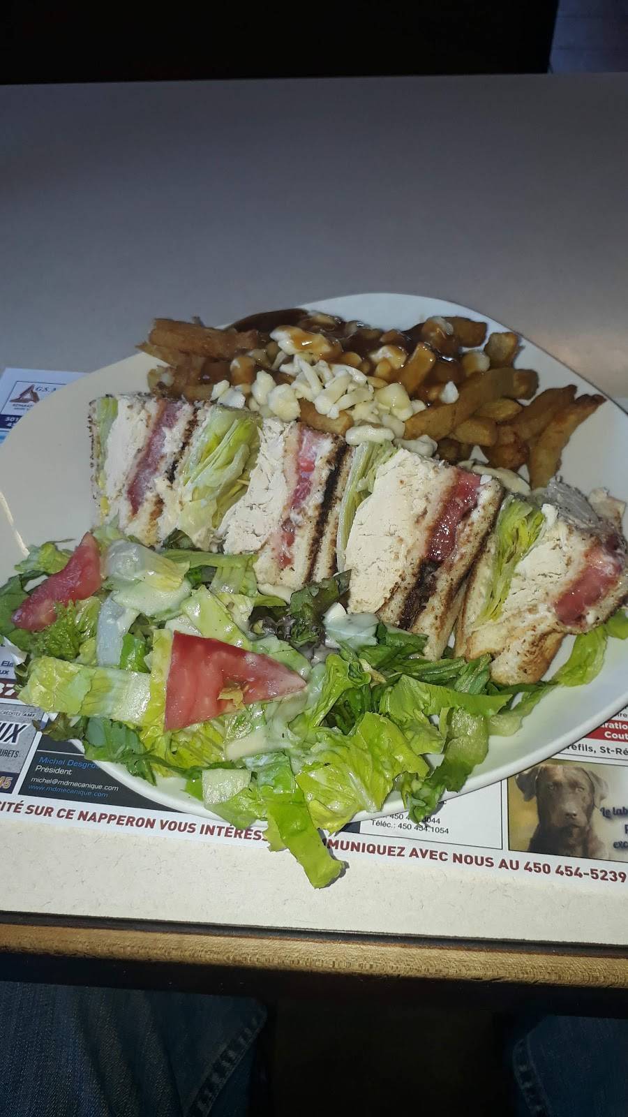 St. Remi Snack Bar | restaurant | 687 Rue Notre Dame, Saint-Rémi, QC J0L 2L0, Canada | 4504549482 OR +1 450-454-9482