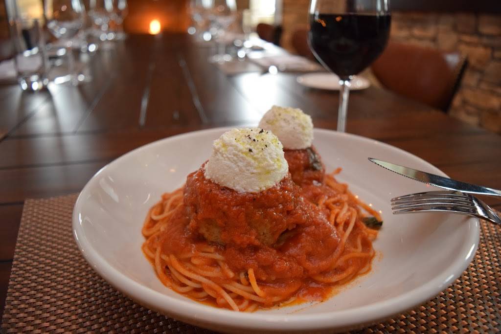 Carmines Rosemont | restaurant | 9850 Berwyn Ave, Rosemont, IL 60018, USA | 8475951111 OR +1 847-595-1111