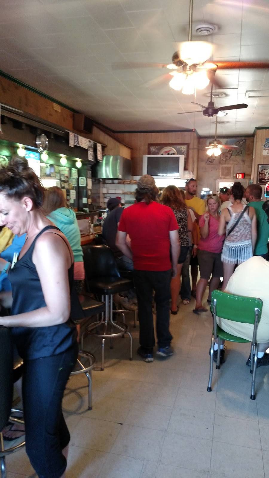 Green Lantern Tavern | restaurant | 231 W 7th St, Neillsville, WI 54456, USA | 7157433663 OR +1 715-743-3663