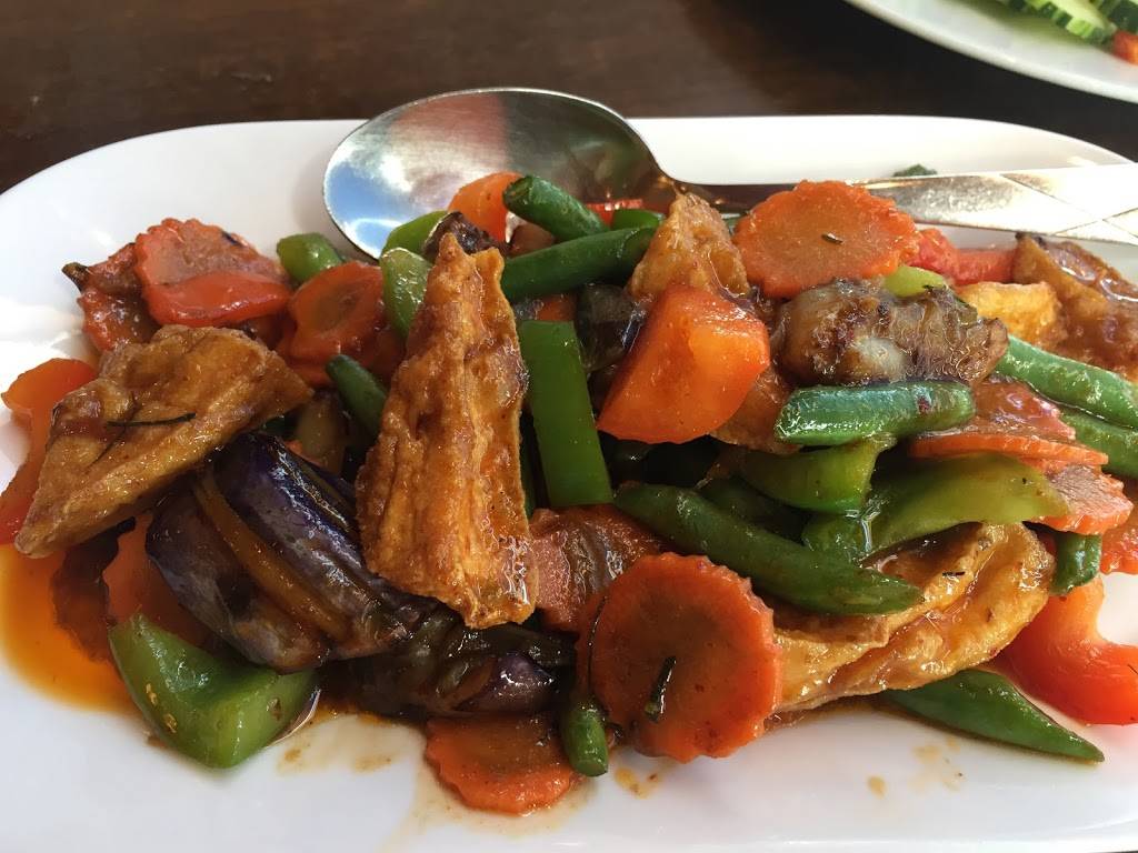 Sukothai Restaurant | restaurant | 2055 Winston Park Dr, Oakville, ON L6H 6P5, Canada | 9058299978 OR +1 905-829-9978