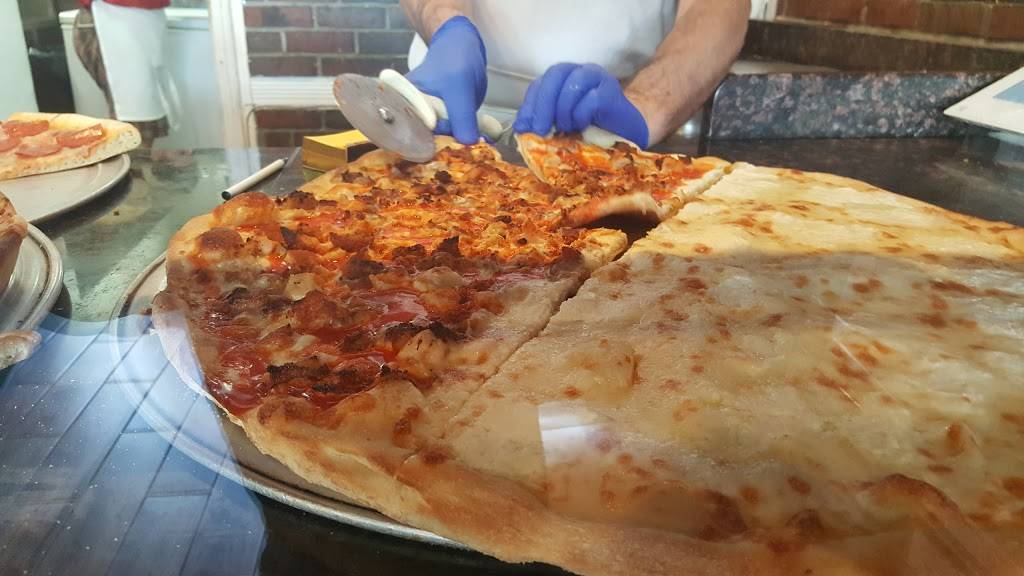 House Pizza | restaurant | 246 E 204th St, Bronx, NY 10458, USA | 7187333336 OR +1 718-733-3336