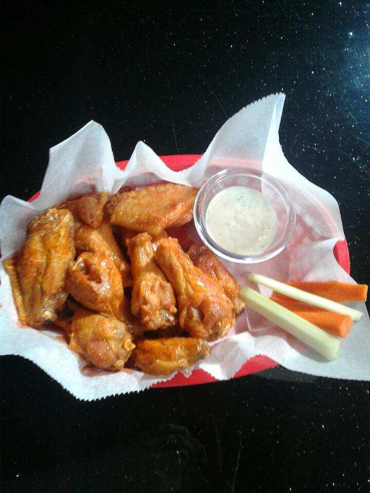 Pin High Sports Bar & Grill | restaurant | 104 E 1st St, El Campo, TX 77437 | 9794758100 OR +1 979-475-8100