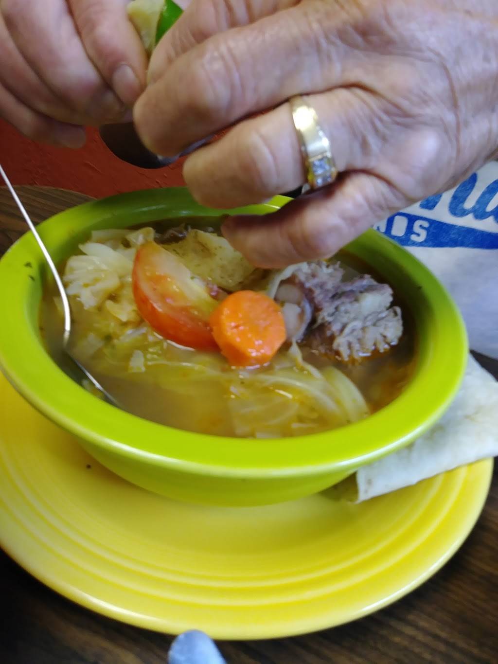 Alvarez Mexican Restaurant | restaurant | 1431 8th Ave W, Palmetto, FL 34221, USA | 9417292232 OR +1 941-729-2232