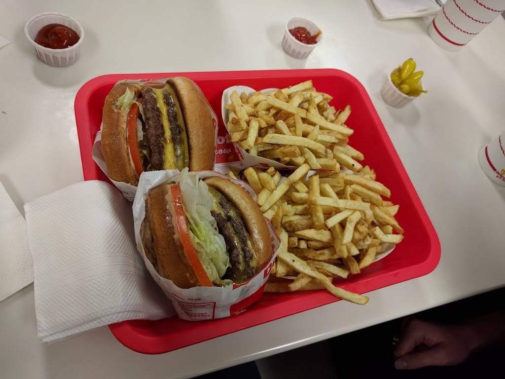 In-N-Out Burger | restaurant | 1159 N Rengstorff Ave, Mountain View, CA 94043, USA | 8007861000 OR +1 800-786-1000