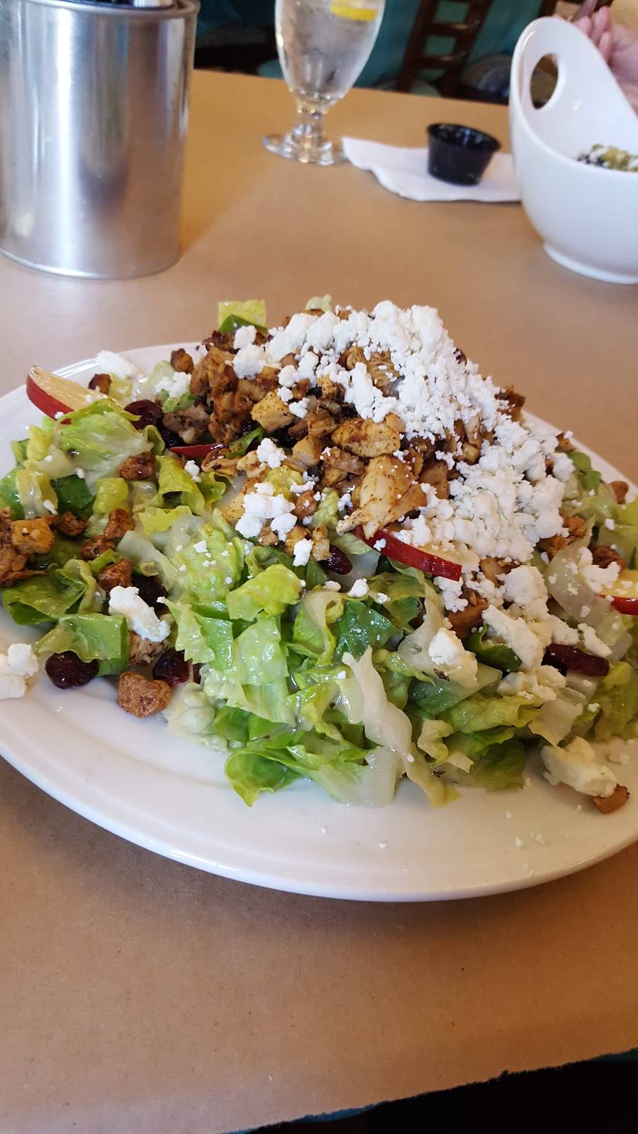 Left of Center Visalia | restaurant | 699 W Center Ave, Visalia, CA 93291, USA | 5597332582 OR +1 559-733-2582