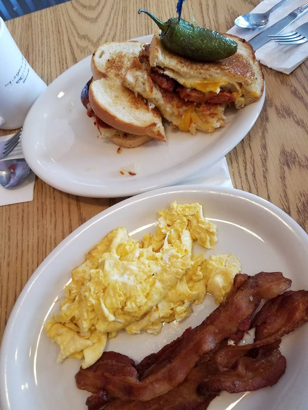 Cahoots Corner Cafe | restaurant | 110 E F St, Oakdale, CA 95361, USA | 2098480955 OR +1 209-848-0955