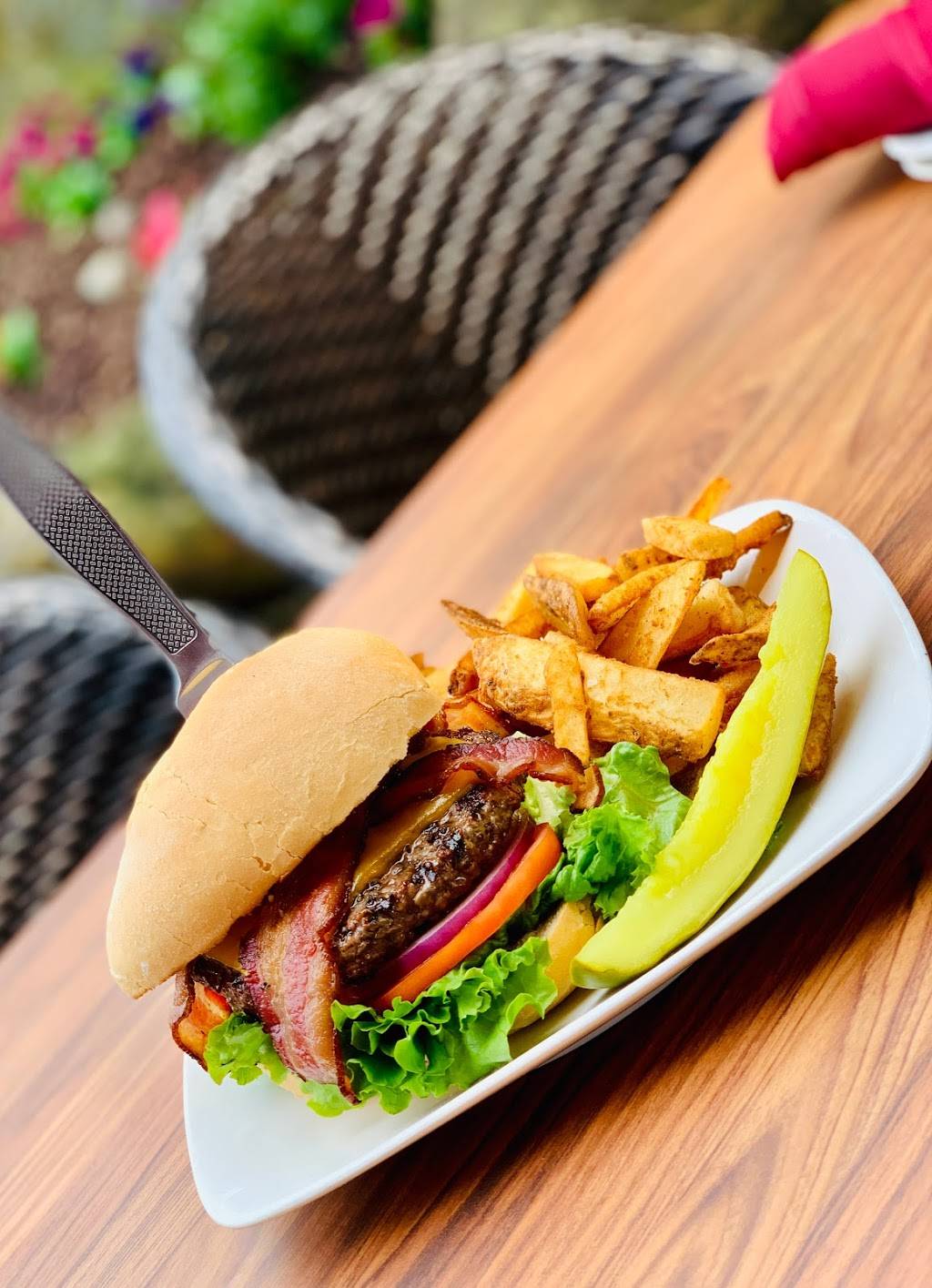 The Tipsy Toboggan | restaurant | 75 Ferry St, Fall River, MA 02721, USA | 5085670550 OR +1 508-567-0550