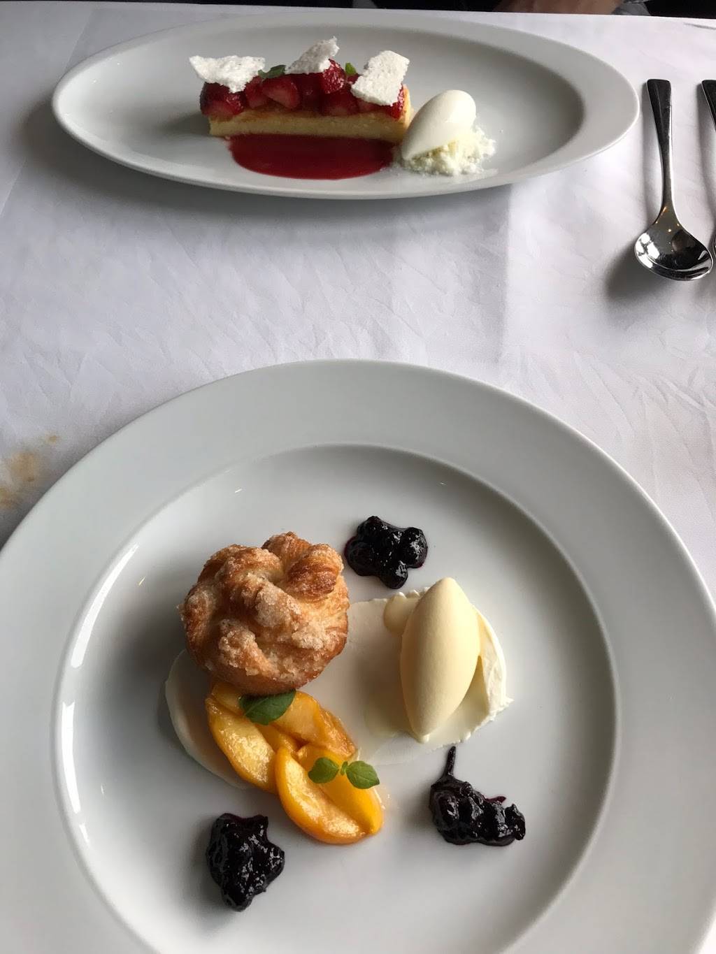 Scaramouche Restaurant & Pasta Bar and Grill | restaurant | 1 Benvenuto Pl, Toronto, ON M4V 2L1, Canada | 4169618011 OR +1 416-961-8011