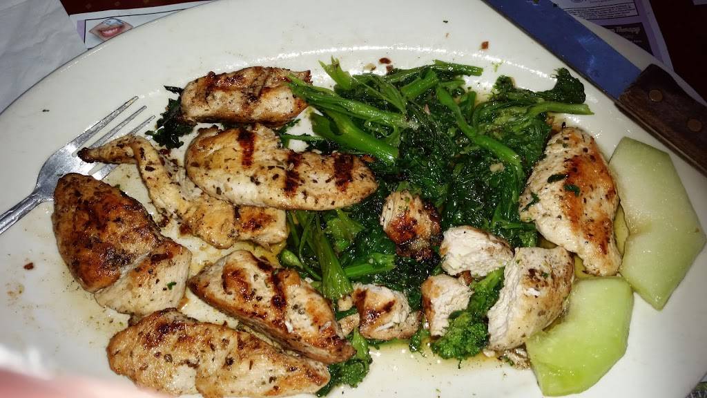 Golden Dolphin Diner | restaurant | 365 Main St, Huntington, NY 11743, USA | 6313519680 OR +1 631-351-9680