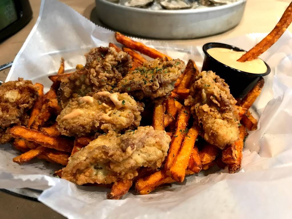 Chasin Tails | restaurant | 5815 Trinity Pkwy, Centreville, VA 20120, USA | 5713511270 OR +1 571-351-1270