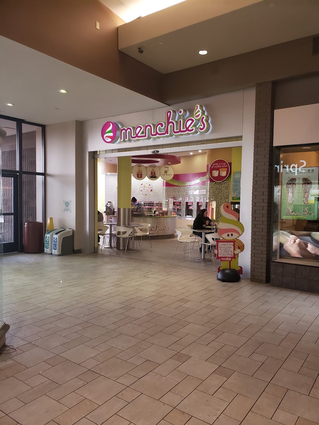 Menchies Frozen Yogurt | bakery | 3217 Dillon Dr, Pueblo, CO 81008, USA | 7196967148 OR +1 719-696-7148