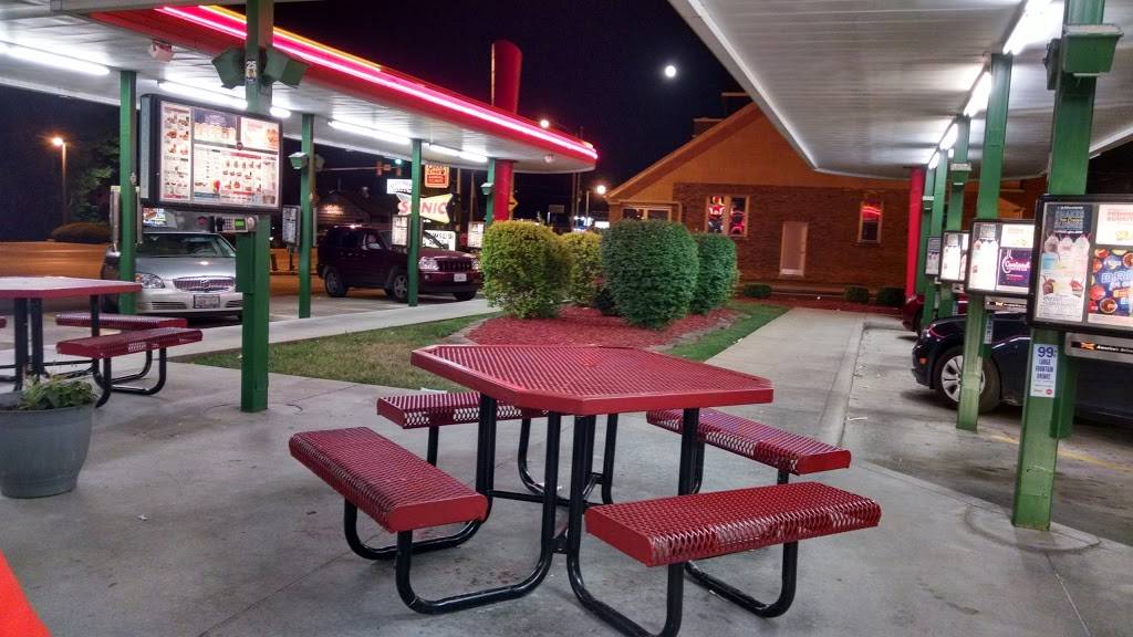 Sonic Drive-In | restaurant | 6208 W Main St, Belleville, IL 62223, USA | 6182227152 OR +1 618-222-7152