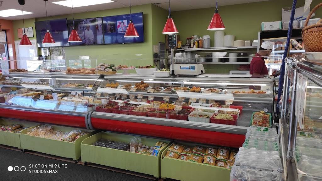 Robertos Gourmet Kitchen | restaurant | 2048 Victory Blvd, Staten Island, NY 10314, USA | 7185247530 OR +1 718-524-7530