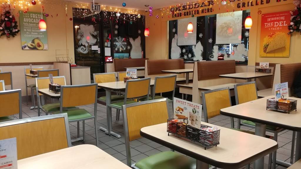 Del Taco | meal takeaway | 1941 N Placentia Ave, Fullerton, CA 92831, USA | 7149933780 OR +1 714-993-3780